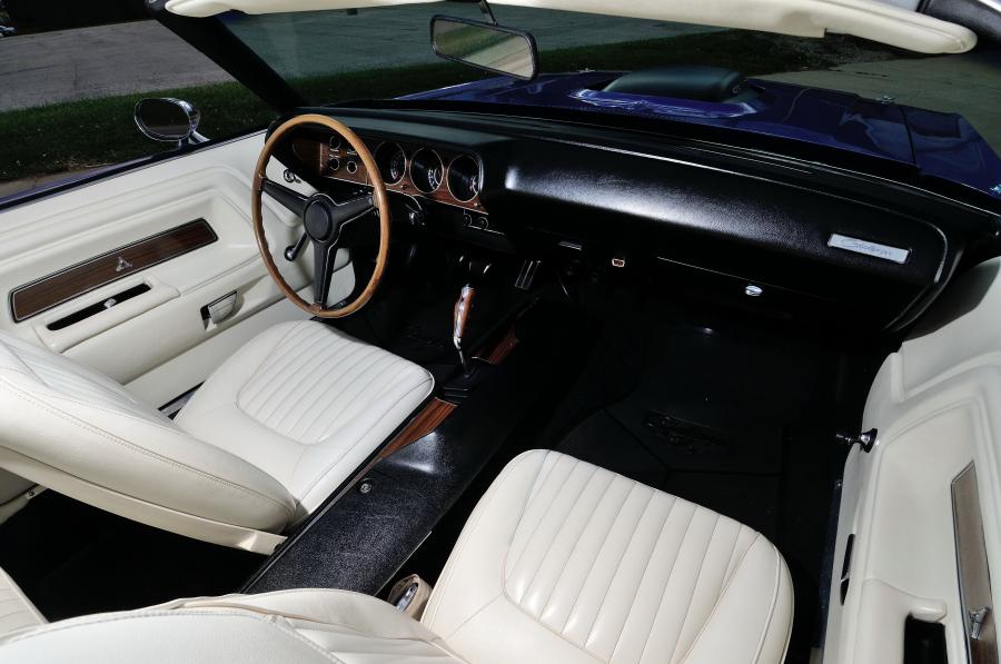 Интерьер Dodge Challenger RT Hemi Convertible (JH27) 1971 года  (фото 6 из 11)